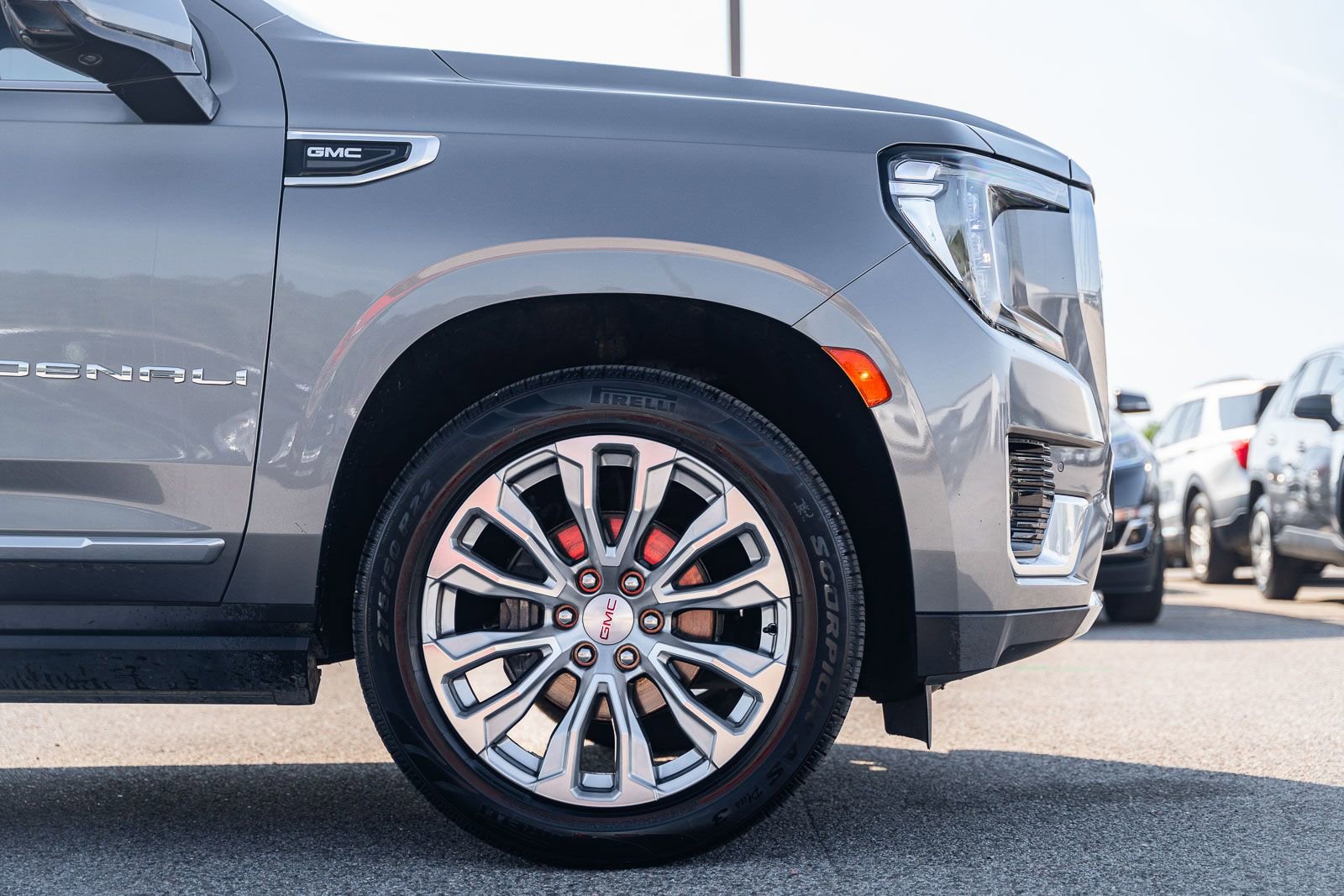 Used 2021 GMC Yukon Denali w/ Denali Premium Package RWD image 9