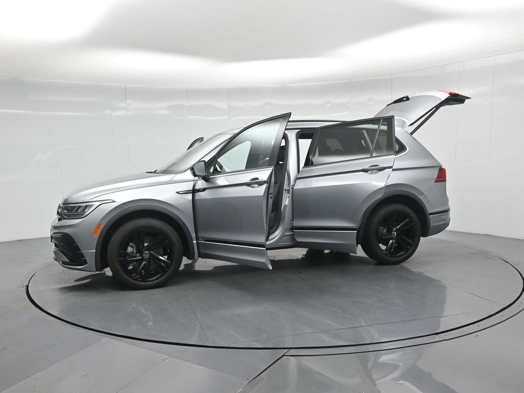 Used 2024 Volkswagen Tiguan SE R-Line image 56