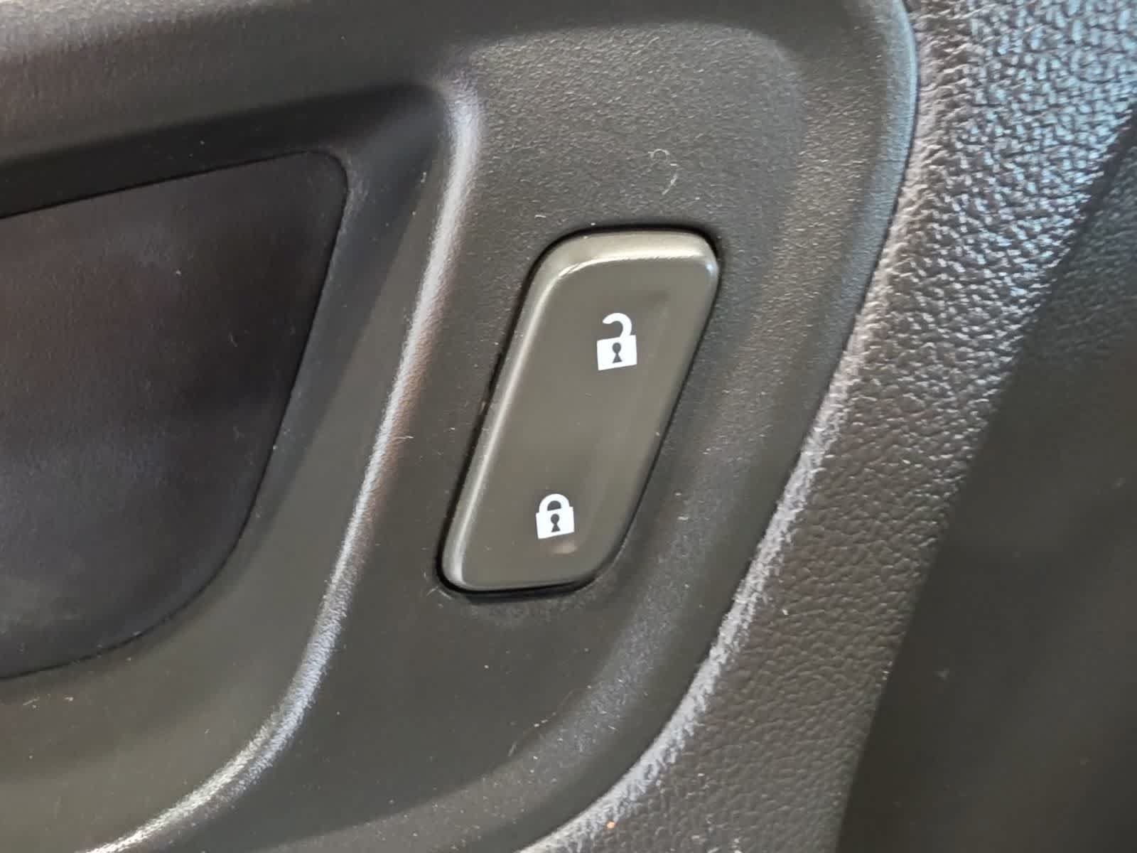 Used 2017 Chevrolet Colorado LT w/ LT Convenience Package AWD/4WD image 17
