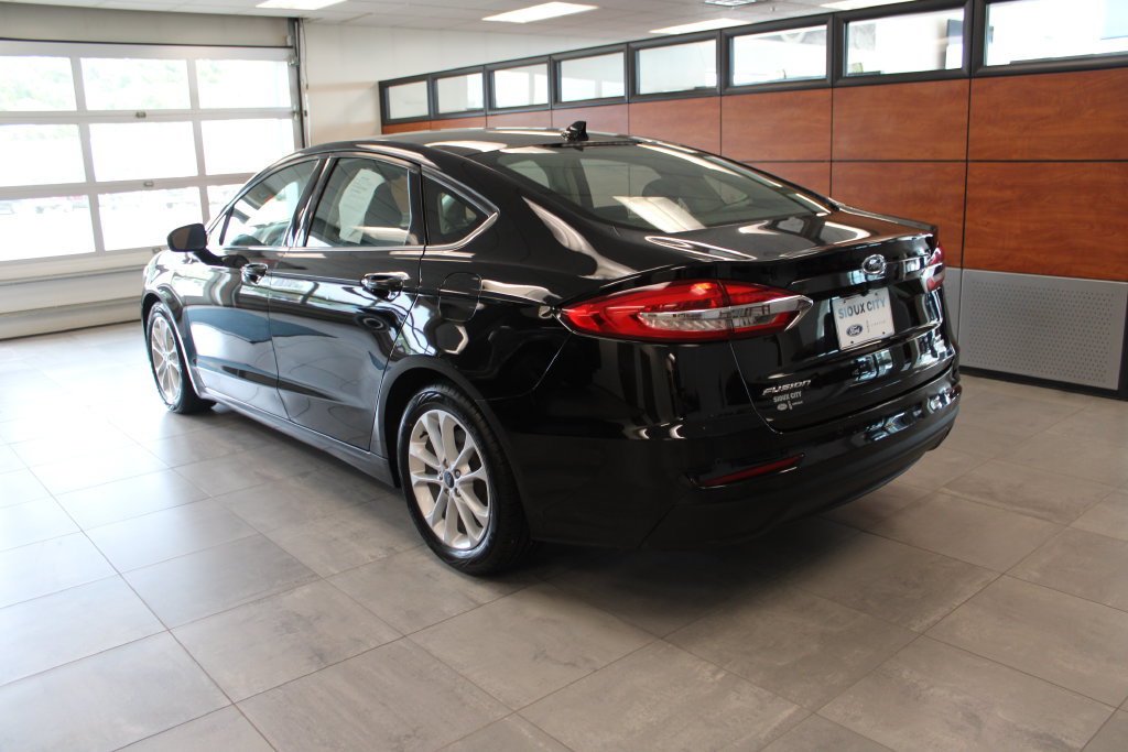 Certified 2020 Ford Fusion SE FWD image 3