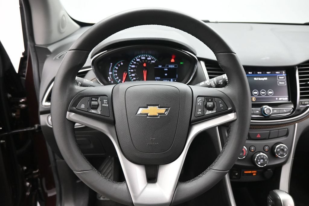 Used 2020 Chevrolet Trax LT w/ LT Convenience Package FWD image 12