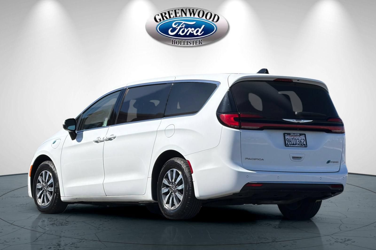 Used 2023 Chrysler Pacifica Touring-L FWD image 6
