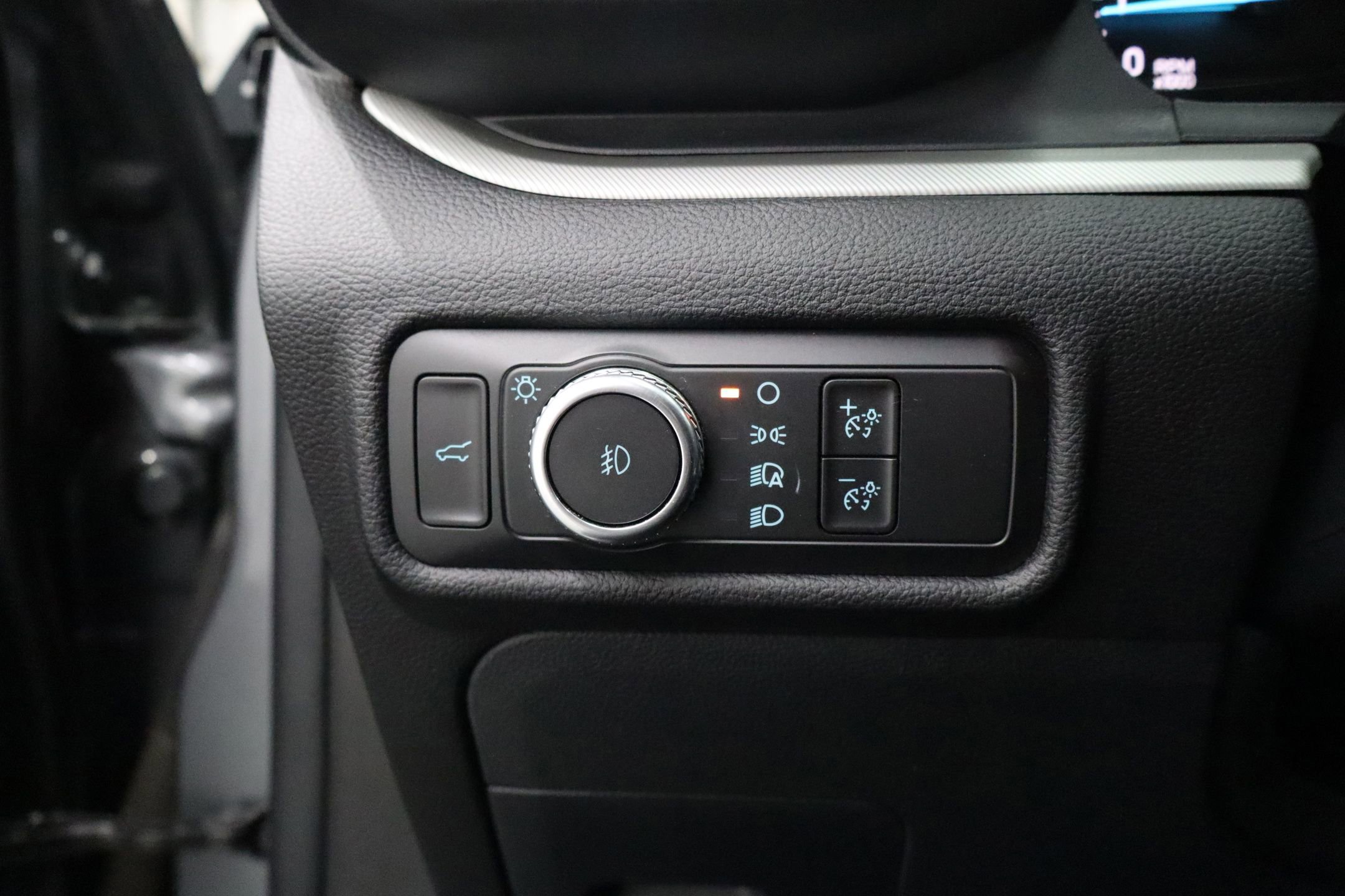 Certified 2022 Ford Explorer XLT w/ Equipment Group 202A image 15