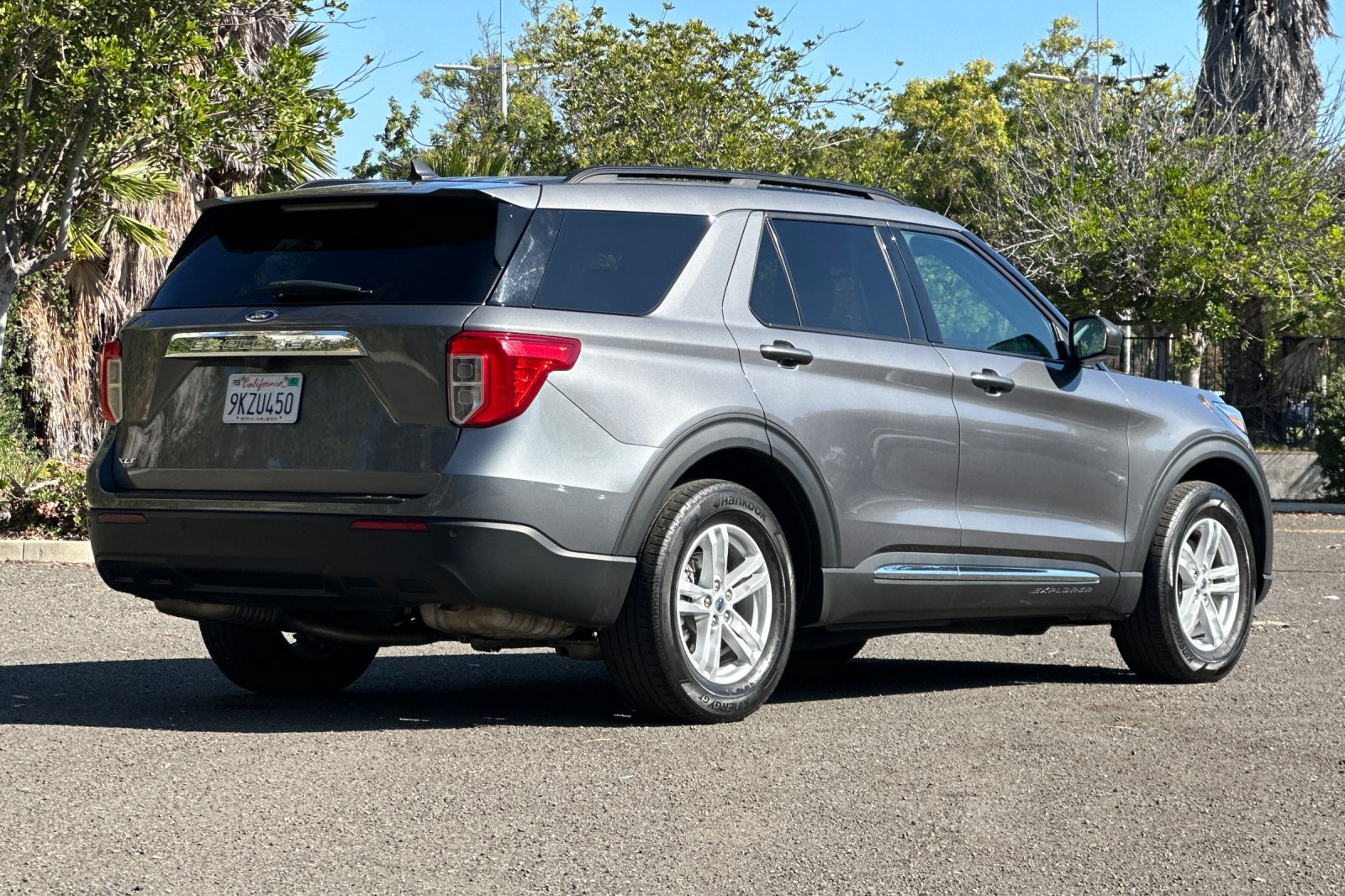 Certified 2023 Ford Explorer XLT RWD image 3