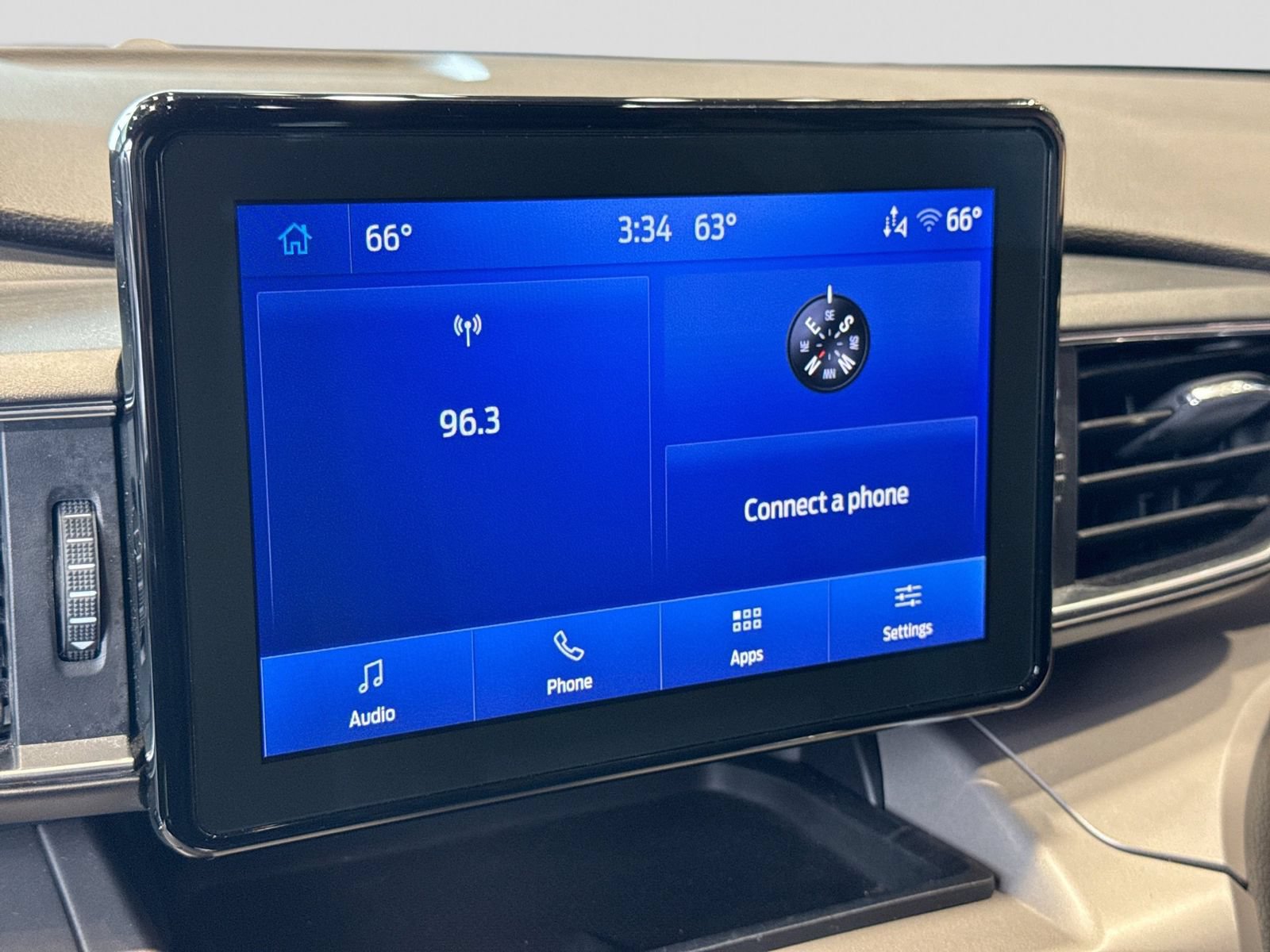 Certified 2023 Ford Explorer XLT w/ Equipment Group 202A AWD/4WD image 32