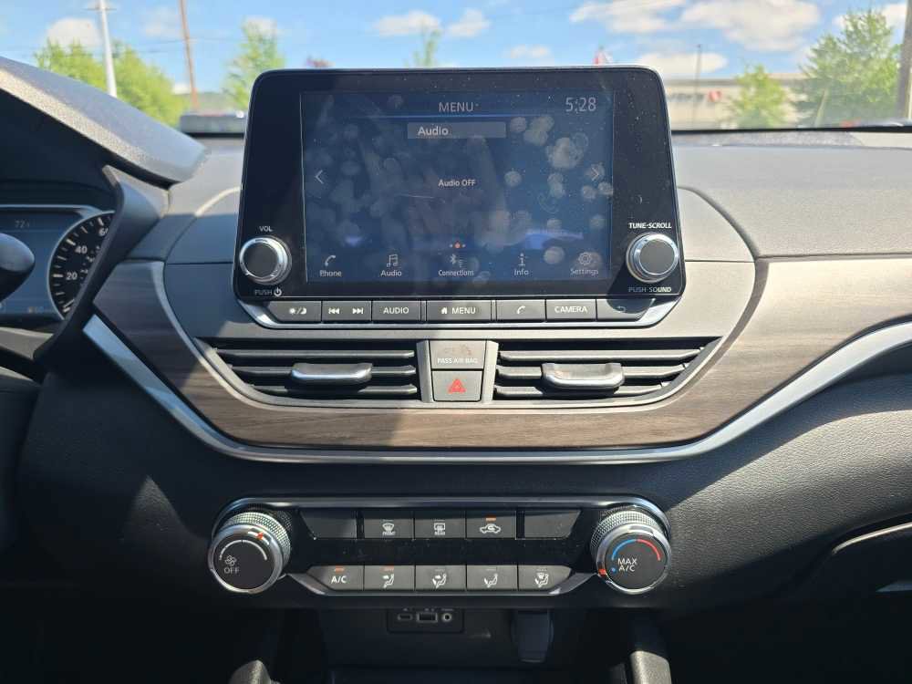 Used 2024 Nissan Altima 2.5 SV FWD image 12
