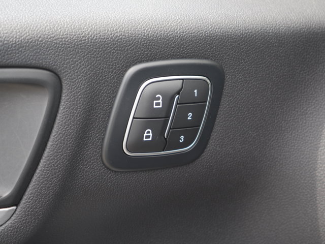Certified 2025 Ford Escape Platinum AWD/4WD image 32