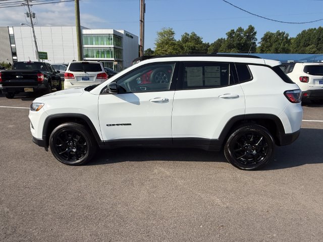 Used 2026 Jeep Compass Latitude AWD/4WD image 7