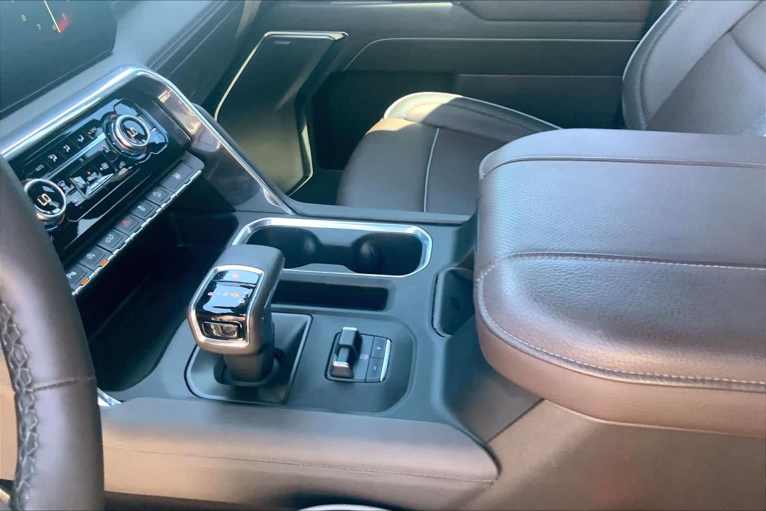 Used 2024 GMC Sierra 1500 Denali w/ Technology Package AWD/4WD image 17