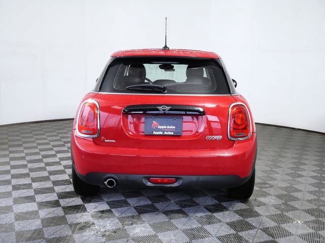 Used 2019 MINI Cooper 4-Door Hardtop image 3