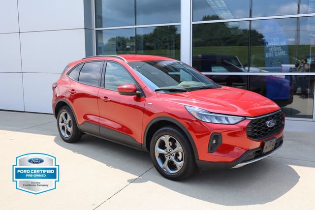 Certified 2025 Ford Escape ST-Line Select AWD/4WD image 2