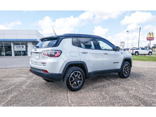 Used 2025 Jeep Compass Trailhawk AWD/4WD image 4