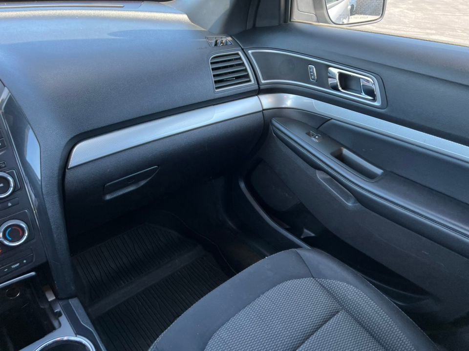 Certified 2017 Ford Explorer XLT AWD/4WD image 27