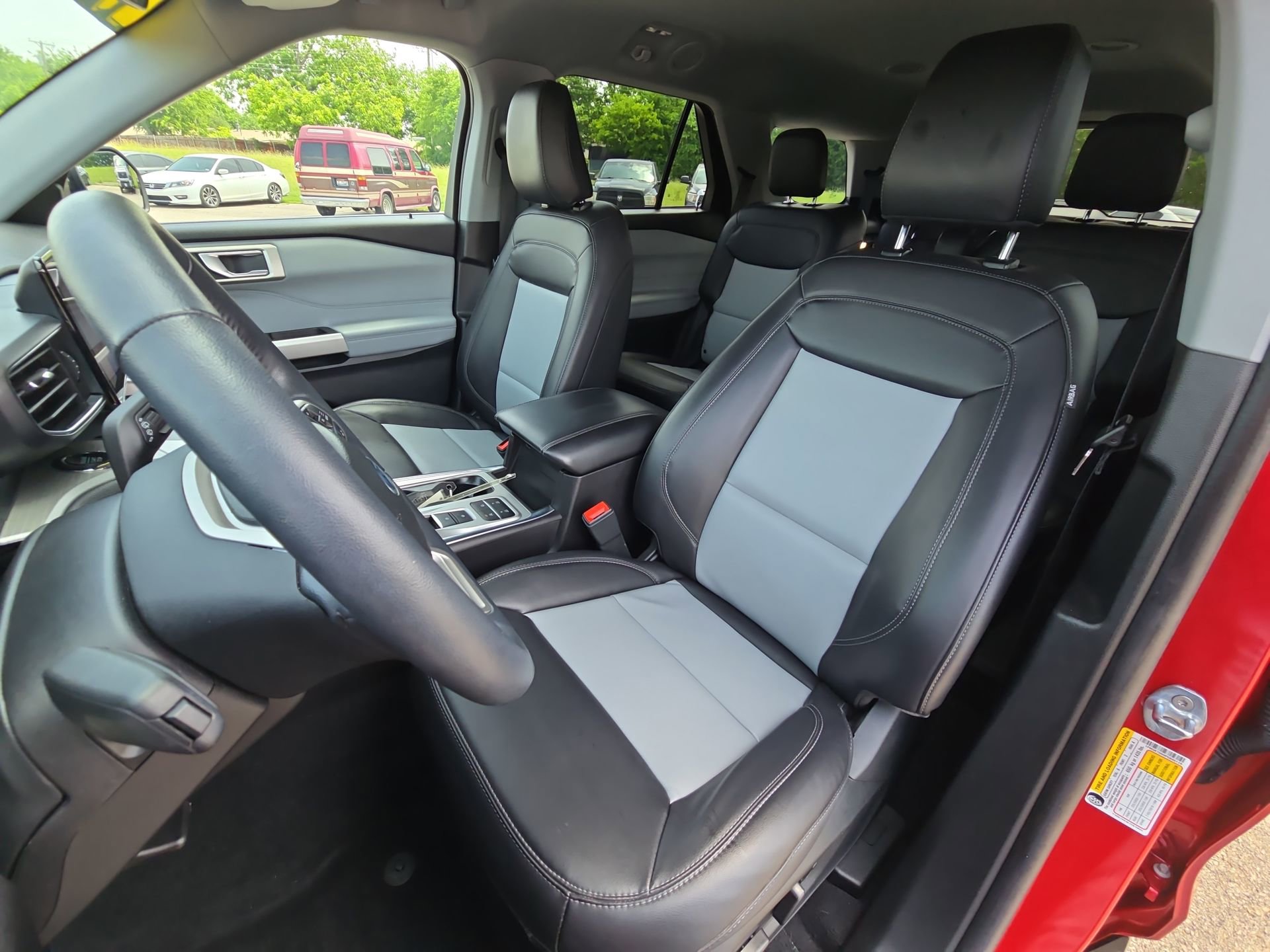 Certified 2023 Ford Explorer XLT w/ Equipment Group 202A RWD image 11