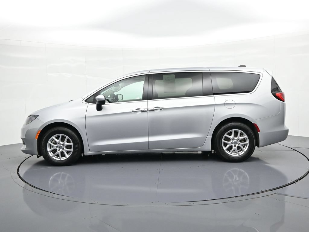 Used 2023 Chrysler Voyager LX FWD image 9