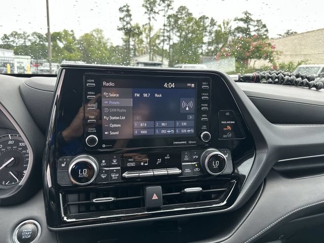 Used 2021 Toyota Highlander XSE FWD image 17