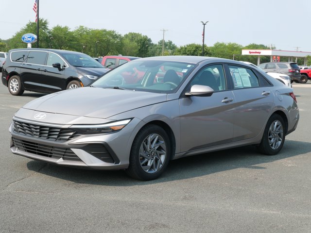 Used 2024 Hyundai Elantra SEL FWD image 4