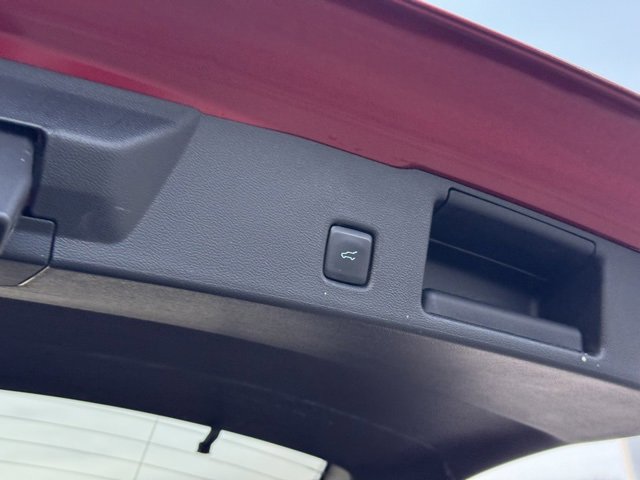 Certified 2022 Ford Escape SE w/ SE Sport Appearance Package image 38