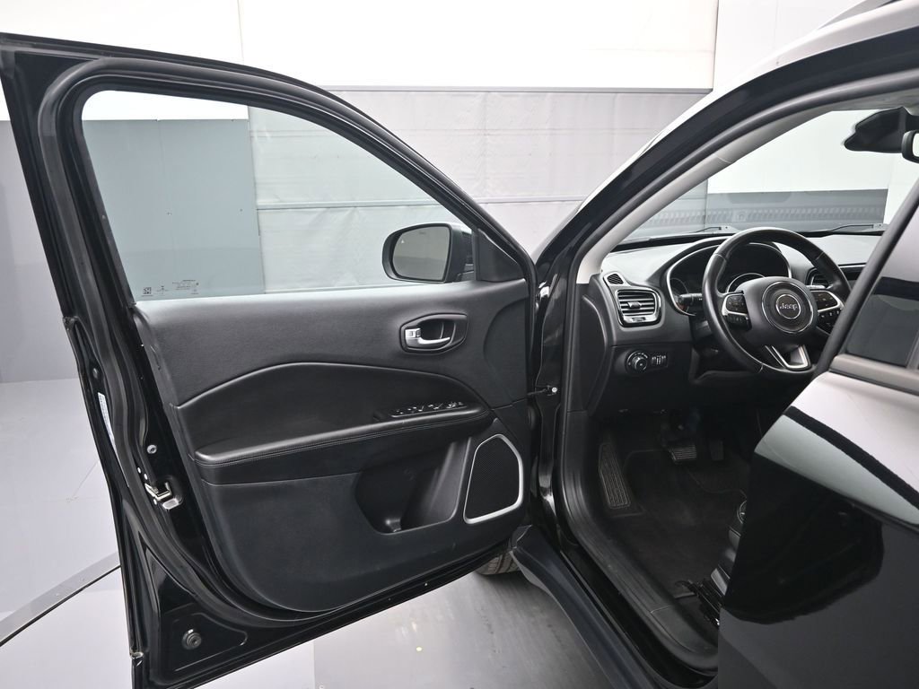 Used 2021 Jeep Compass Latitude image 9