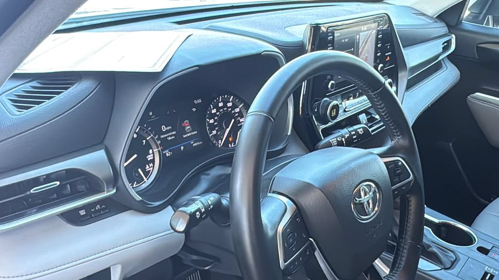 Used 2021 Toyota Highlander XLE FWD image 21