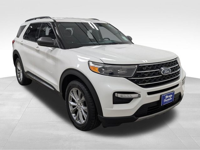 Certified 2022 Ford Explorer XLT w/ Equipment Group 202A AWD/4WD image 18