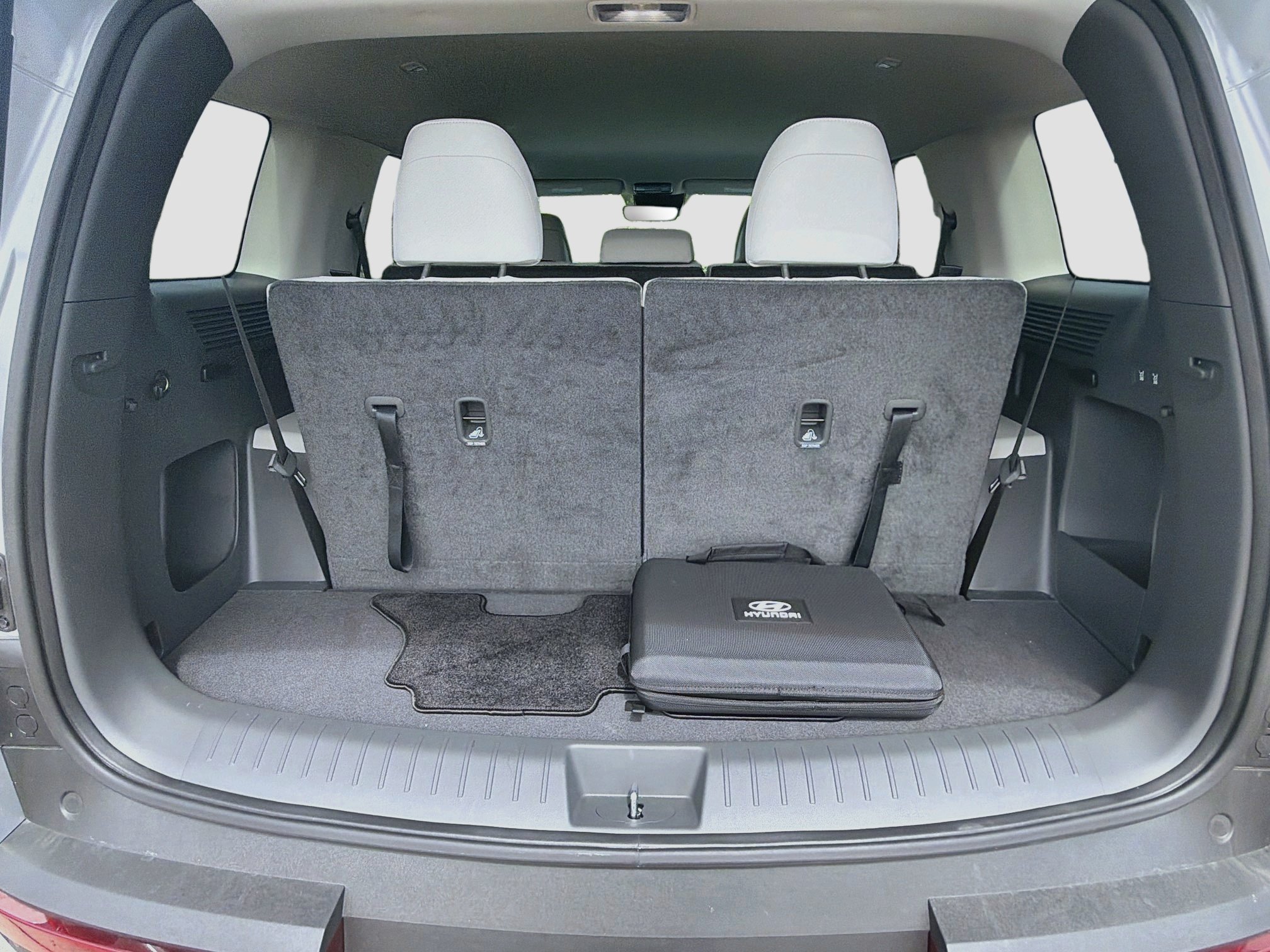 Used 2026 Hyundai Santa Fe SE FWD image 9
