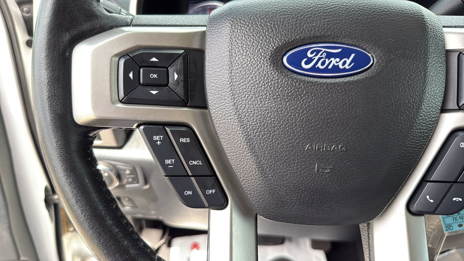 Certified 2022 Ford F350 Lariat AWD/4WD image 17