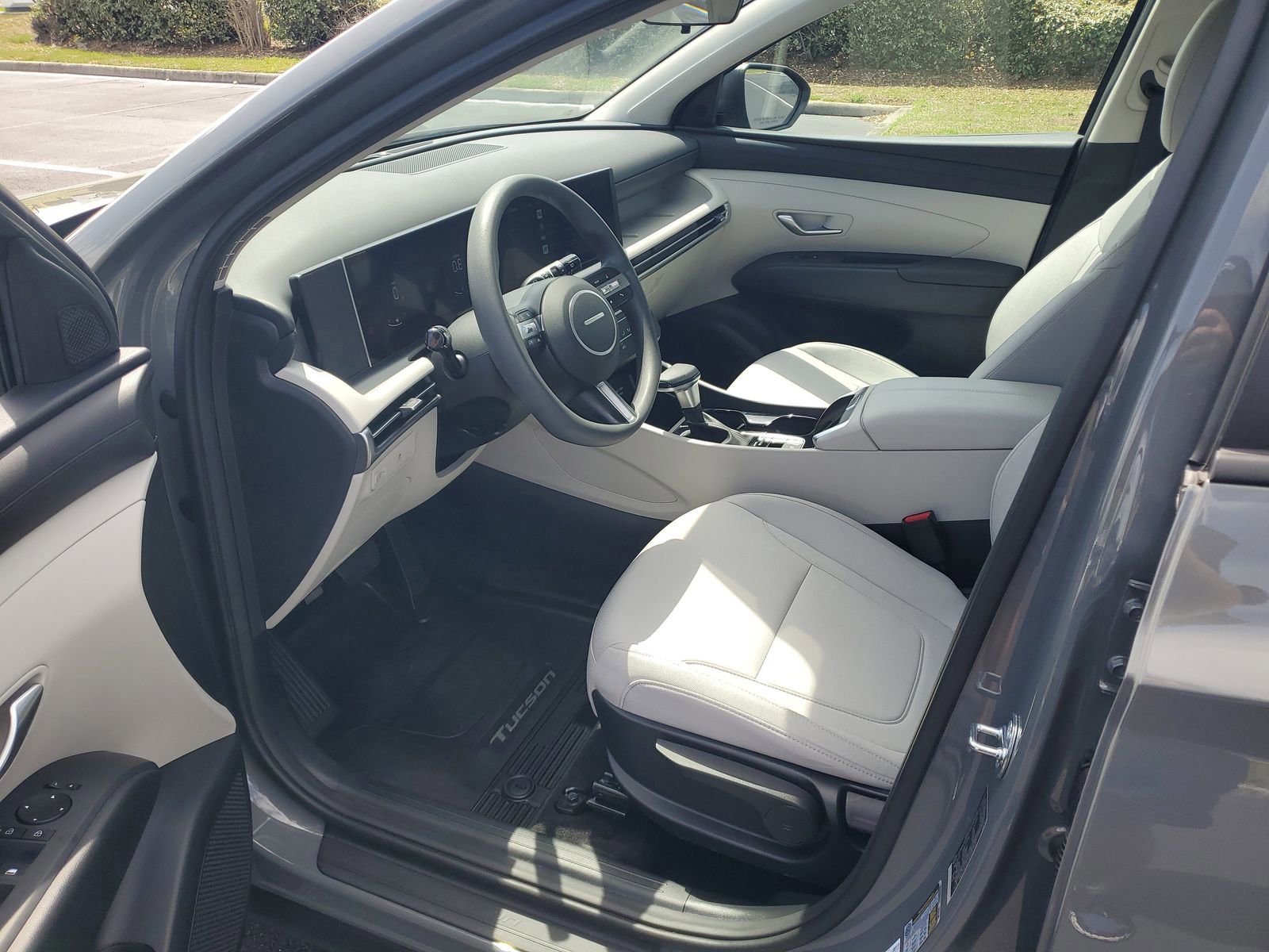 Used 2025 Hyundai Tucson SE image 15