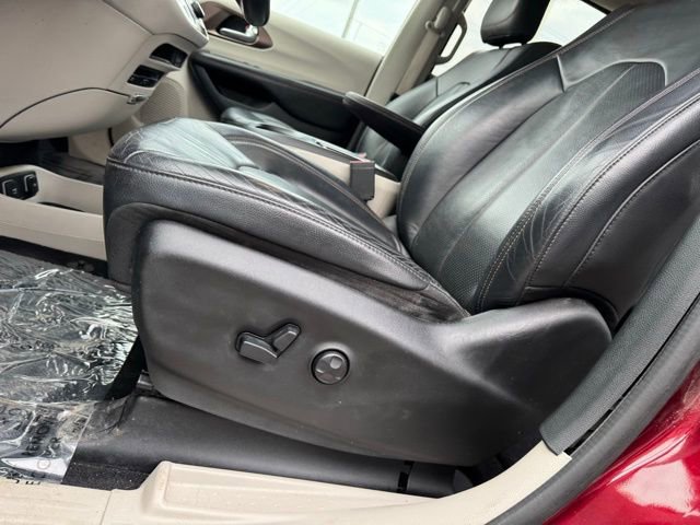 Used 2018 Chrysler Pacifica Touring-L Plus FWD image 13