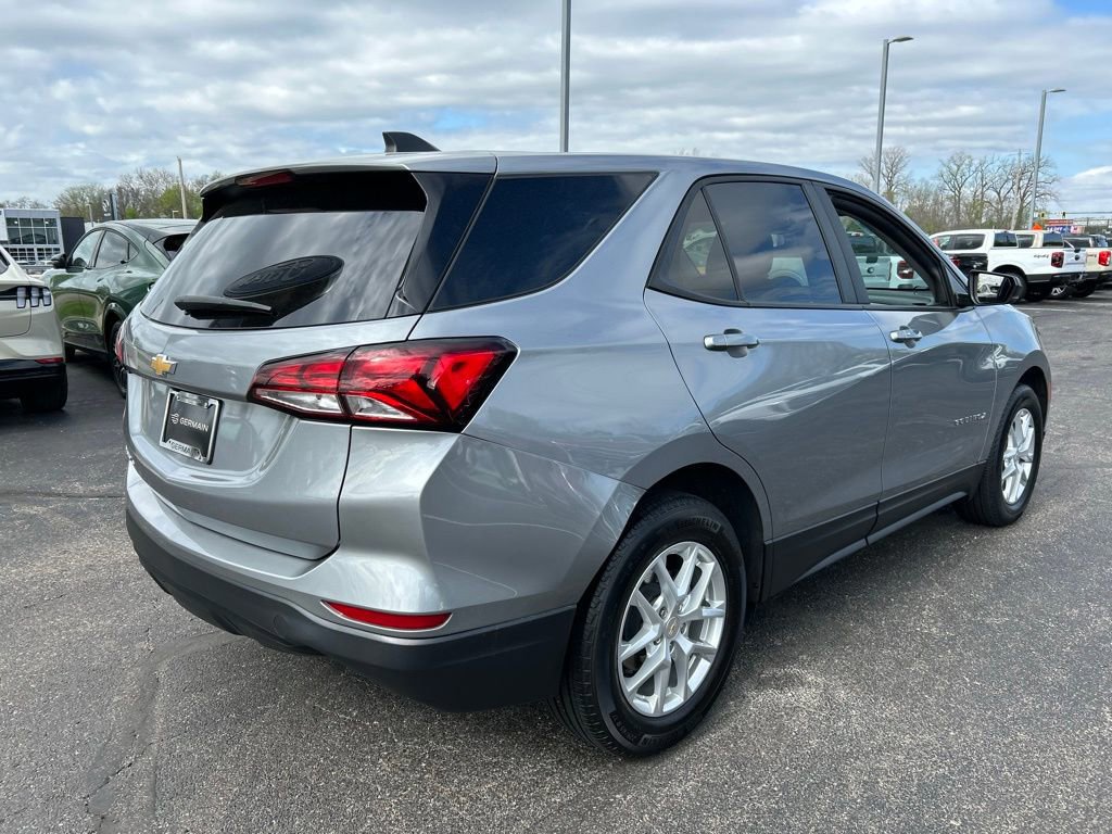 Used 2024 Chevrolet Equinox LS w/ LS Convenience Package image 4