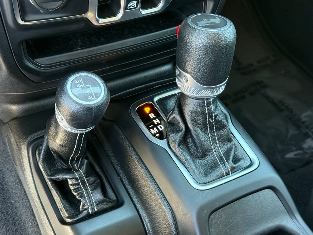 Used 2022 Jeep Wrangler Unlimited Sahara AWD/4WD image 13