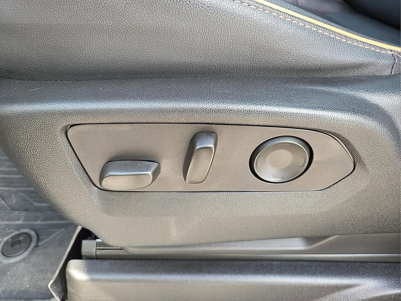 Used 2023 GMC Yukon AT4 image 16