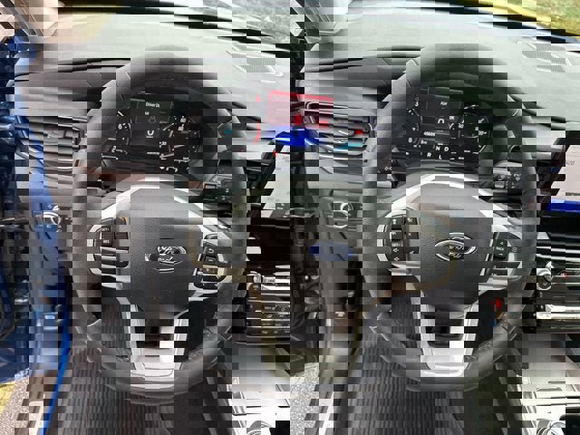 Certified 2022 Ford Explorer Limited w/ Hybrid Equipment Group 310A image 15