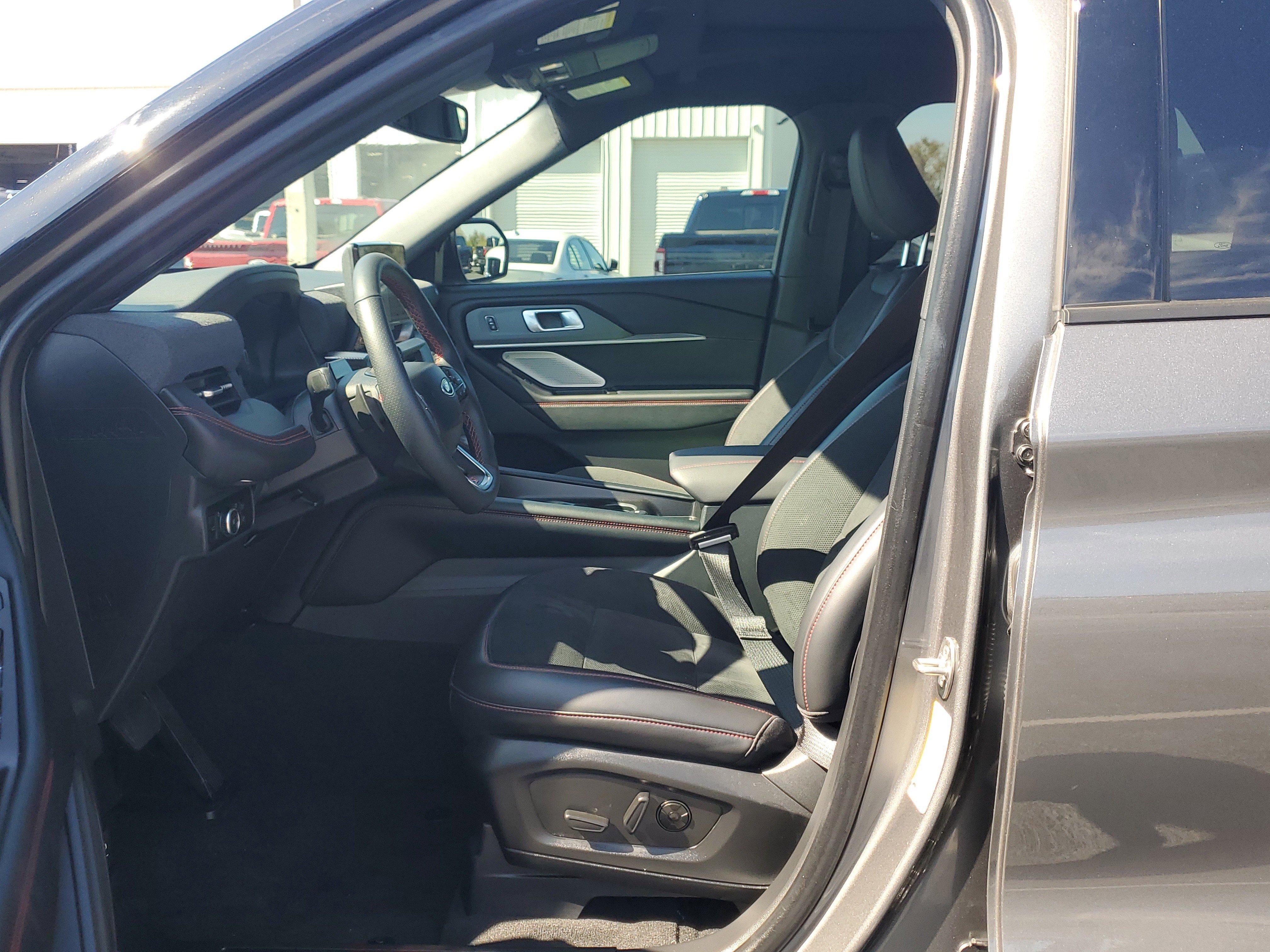 Certified 2025 Ford Explorer ST w/ Sun And Sound Package image 22