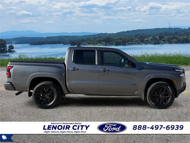 Used 2023 Nissan Frontier SV w/ Midnight Edition Package image 6