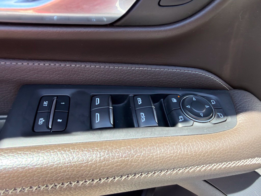 Used 2023 GMC Yukon XL Denali AWD/4WD image 26