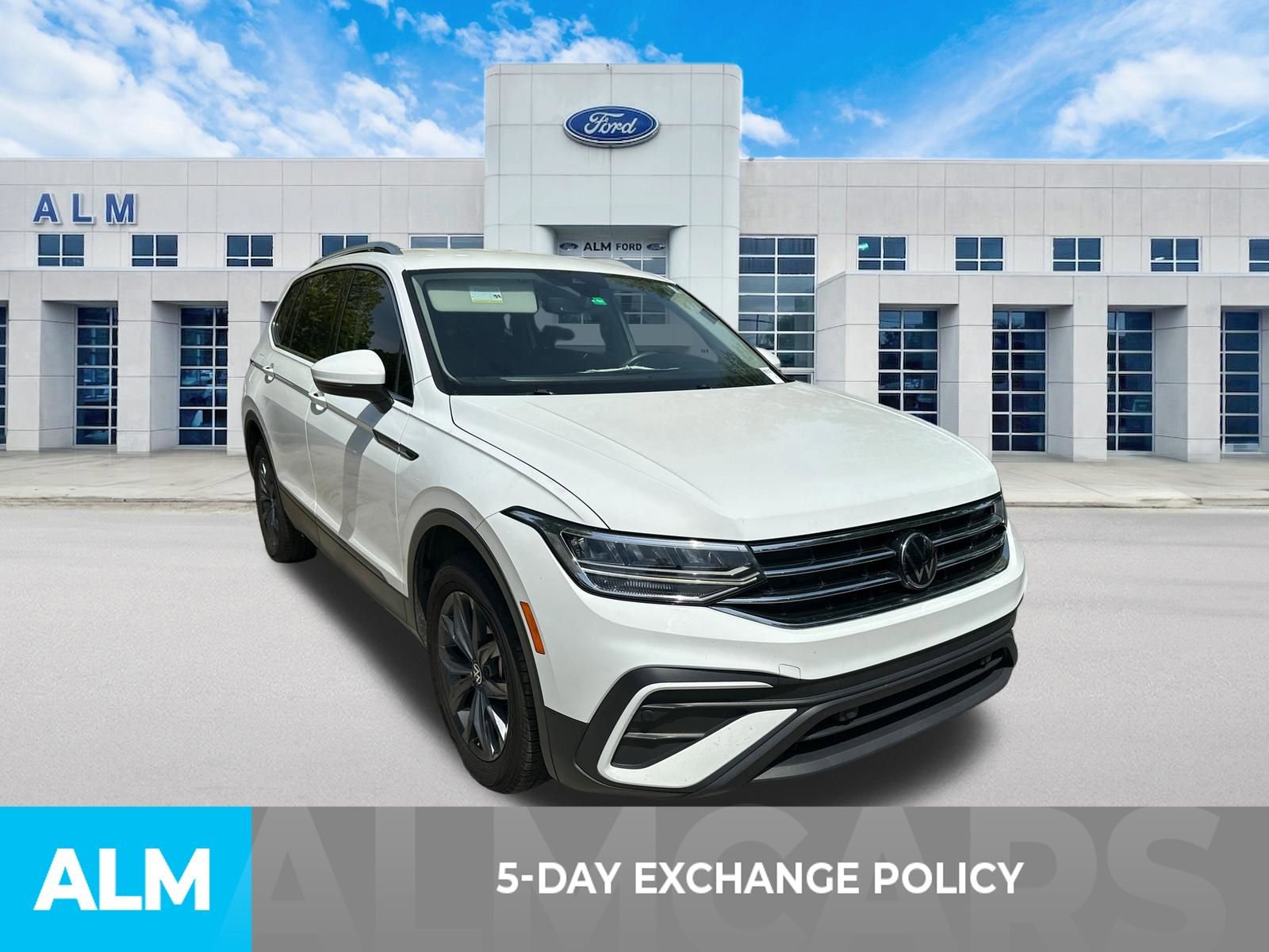 Used 2022 Volkswagen Tiguan SE FWD image 3