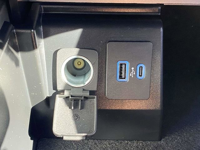 Certified 2023 Ford Explorer Limited w/ Limited Technology Package image 34