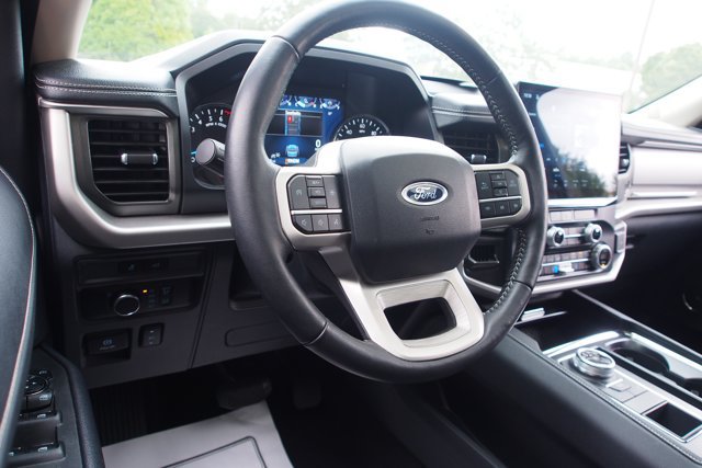 Certified 2024 Ford Expedition XLT RWD image 21