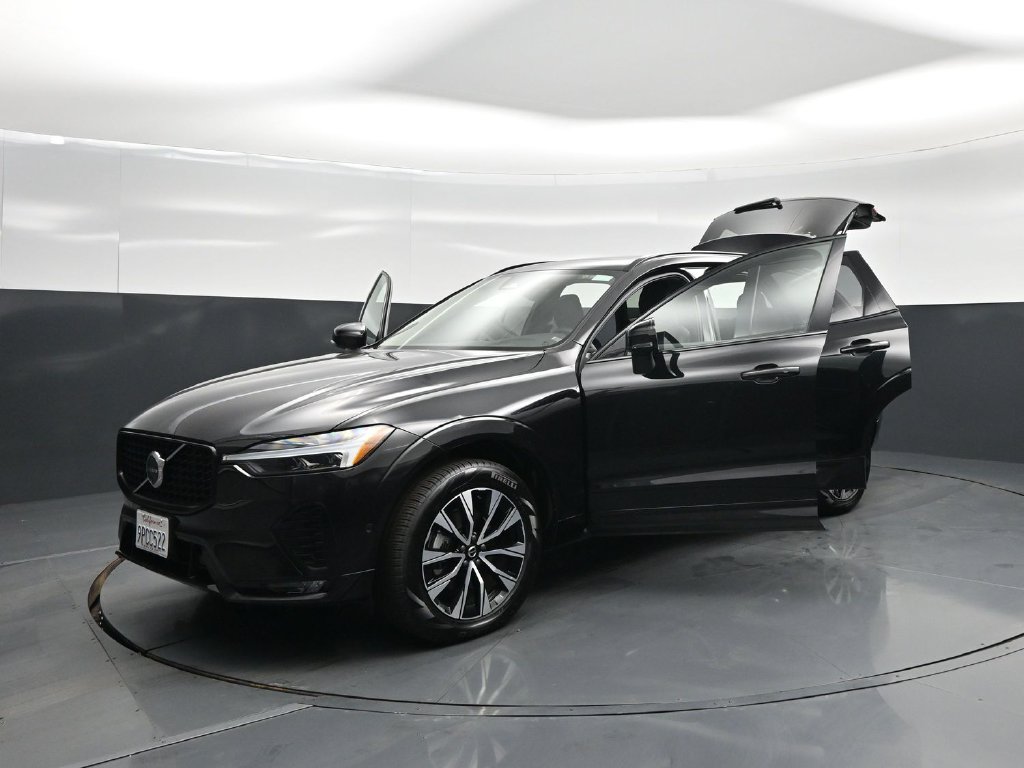 Used 2025 Volvo XC60 B5 Plus AWD/4WD image 32