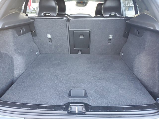 Used 2021 Volvo XC40 T5 Momentum w/ Protection Package Premier image 8