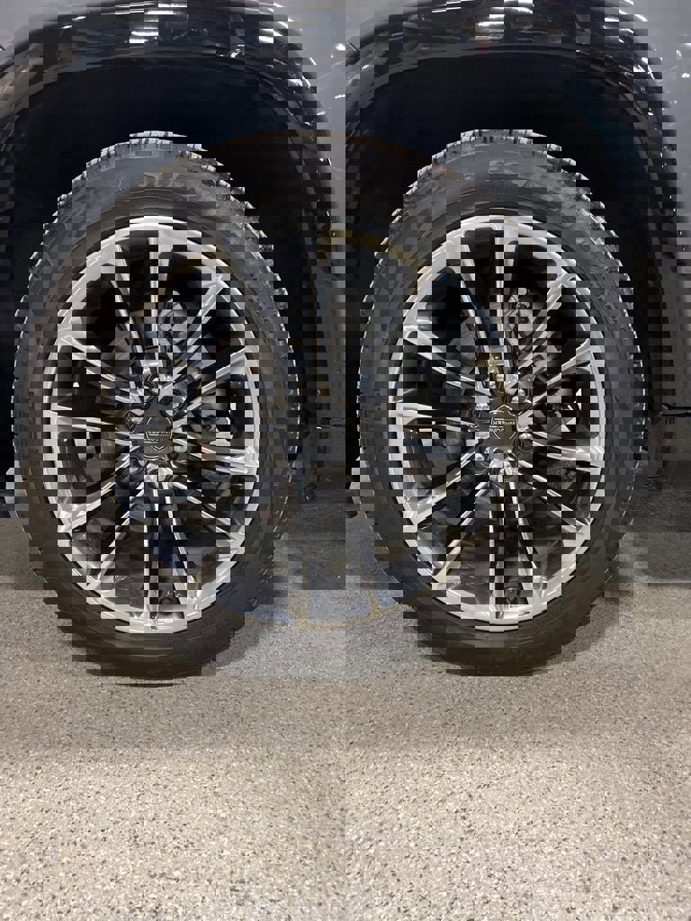 Used 2024 Jeep Wagoneer L Series II w/ Premium Group I image 9