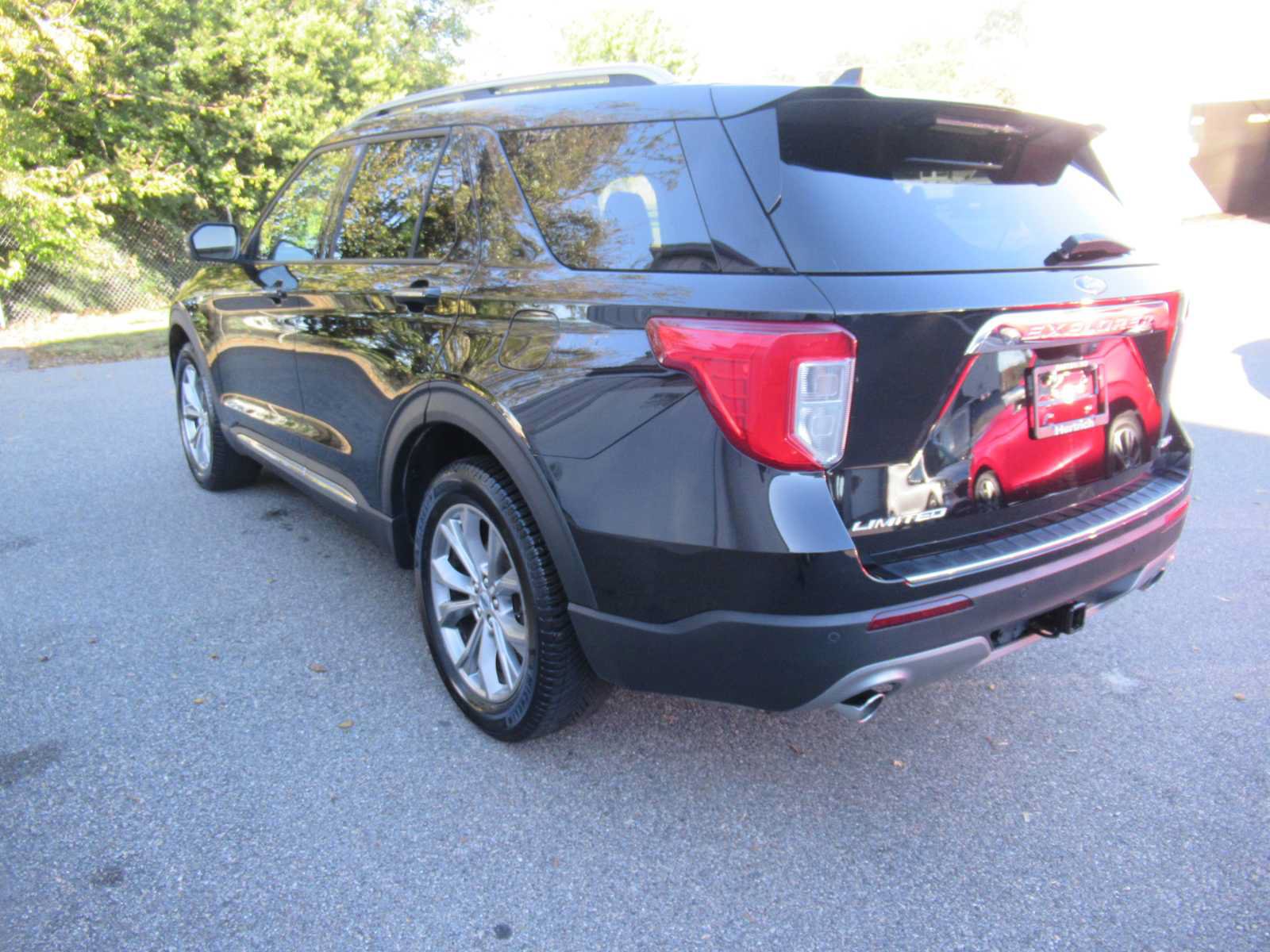 Certified 2023 Ford Explorer Limited w/ Limited Technology Package AWD/4WD image 7