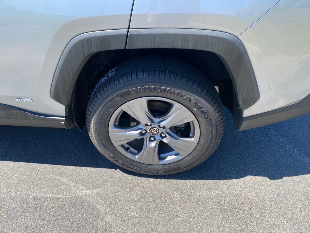 Used 2022 Toyota RAV4 XLE AWD/4WD image 31