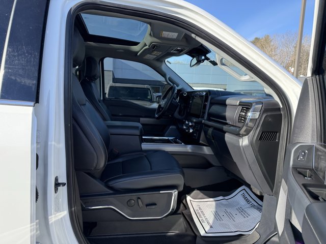 Certified 2023 Ford F450 Lariat w/ Lariat Ultimate Package image 3