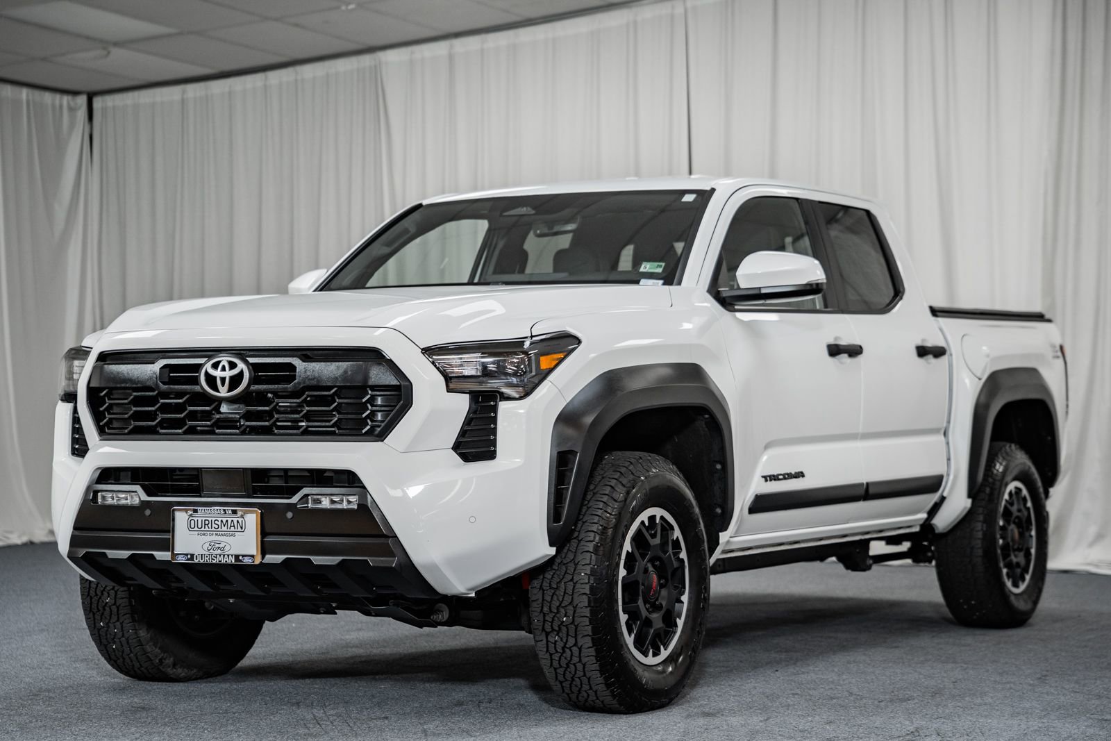 Used 2024 Toyota Tacoma TRD Off-Road image 3