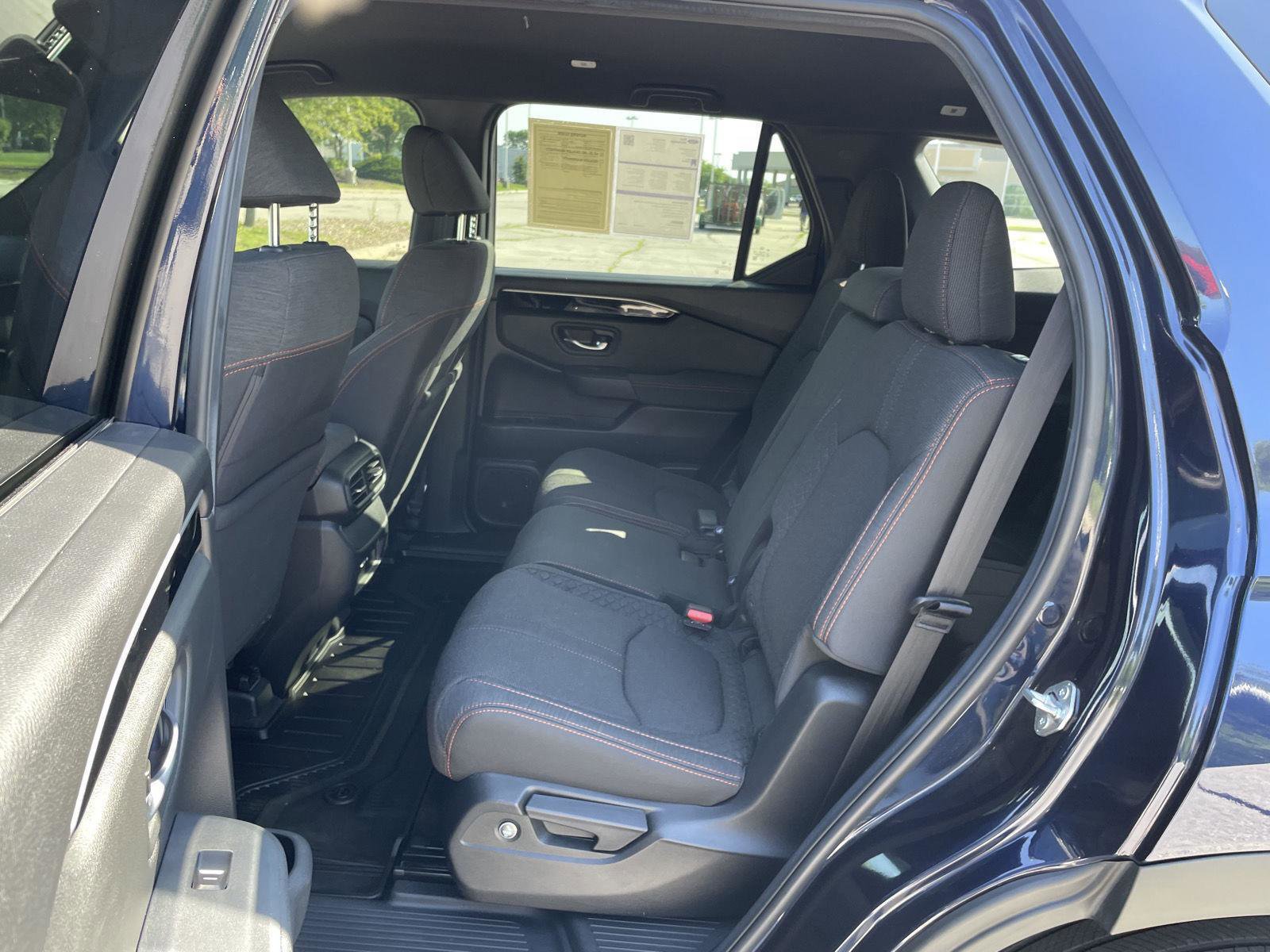 Used 2025 Honda Pilot Sport image 20