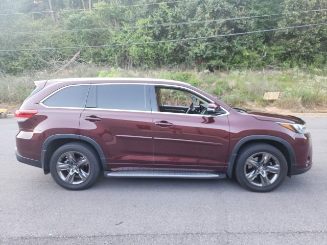 Used 2017 Toyota Highlander Limited Platinum AWD/4WD image 2