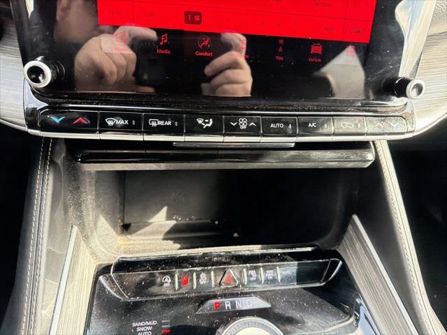 Used 2024 Jeep Wagoneer L Series II w/ Flexible Seating Group image 27