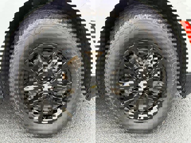 Used 2022 Chevrolet Equinox LT w/ LPO, Floor Liner Package image 9